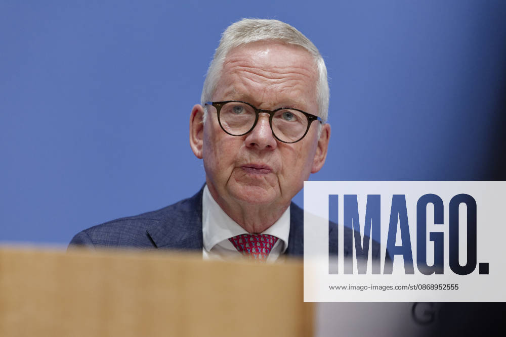 National Regulatory Review Council on Reducing Bureaucracy October 8, 2026, Berlin, Germany Federal Press Conference Annual Report of the National Regulatory Review Council (NKR) on Reducing Bureaucracy Pictured: Lutz Goebel, Chairman of the National Regulatory Review Council
