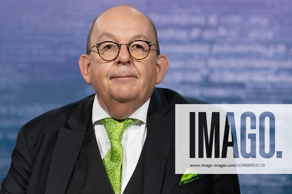 Frankfurt Book Fair 2026: Denis Scheck presents new literature with his series *Druckfrisch · New Books with Denis Scheck*, Frankfurt am Main, Hesse, Germany, Exhibition Grounds