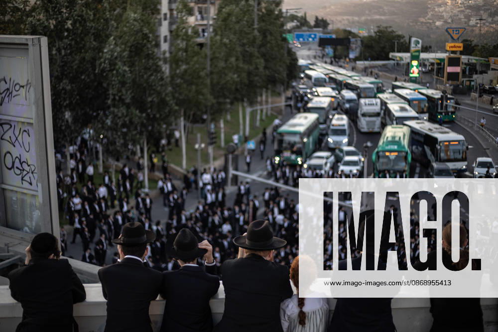 Anti-military service Ultra-Orthodox Jews block road to West Jerusalem JERUSALEM - OCTOBER 8: Ultra-Orthodox Jews, known as Haredi, protest the lack of legislation exempting yeshiva students from mandatory military service and the detention of students on grounds of draft evasion in West Jerusalem, on October 8, 2026. Haredi protesters lie on the road leading to West Jerusalem and block traffic, while Israeli police deployed to the scene intervene against the demonstrators. Mostafa Alkharouf Anadolu Jerusalem Israel. Editorial use only. Please get in touch for any other usage.