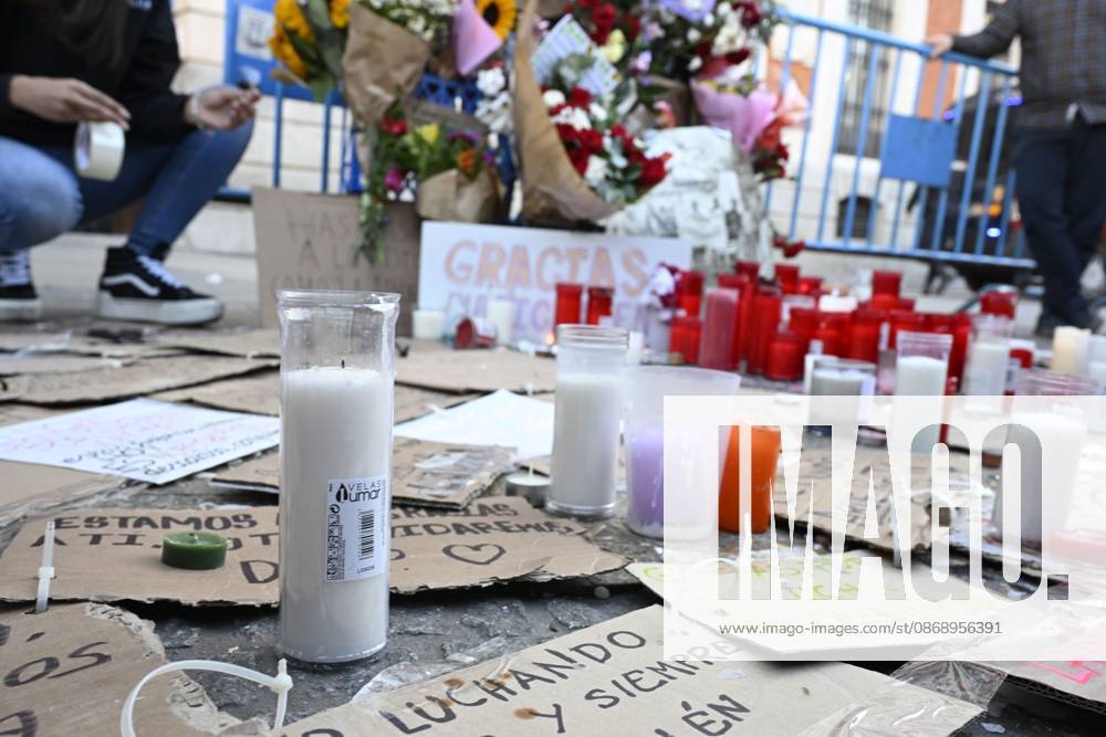 Shrine dedicated to Maricarmen Abascal in Madrid MADRID, SPAIN OCTOBER 8, 2026: A shrine is displayed at Puerta del Sol in Madrid dedicated to Maricarmen Abascal, who died in hospital on October 7, 2026, two weeks after being evicted from her home. The shrine was placed at the central Madrid square following her death. Abascals death has drawn attention to her housing situation and the circumstances surrounding her eviction. Puerta del Sol is one of Madrids main public squares and a prominent location for public gatherings and memorials. Madrid Spain