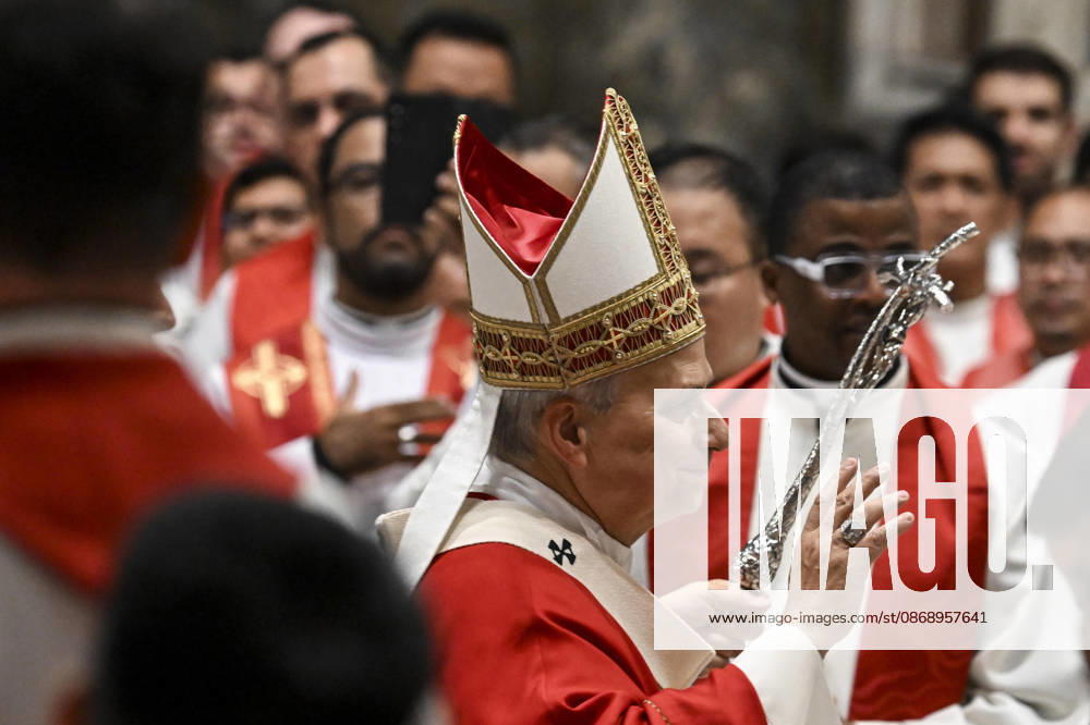 Pope Leo leads a mass for the inauguration of the academic year at the Pontificial University in Saint Peter s Square, Vatican City, 8 October 2026. ANSA RICCARDO ANTIMIANI. Vatican City Vatican City - ZUMAa110 20261008_zaf_a110_009