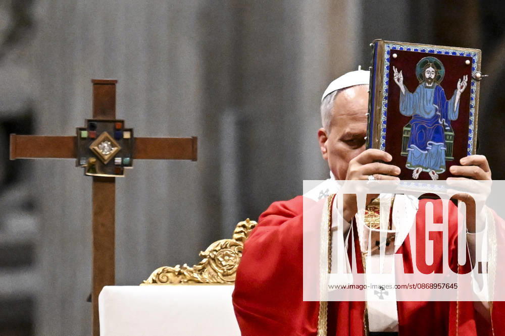 Pope Leo leads a mass for the inauguration of the academic year at the Pontificial University in Saint Peter s Square, Vatican City, 8 October 2026. ANSA RICCARDO ANTIMIANI. Vatican City Vatican City - ZUMAa110 20261008_zaf_a110_012