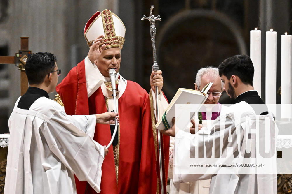Pope Leo leads a mass for the inauguration of the academic year at the Pontificial University in Saint Peter s Square, Vatican City, 8 October 2026. ANSA RICCARDO ANTIMIANI. Vatican City Vatican City - ZUMAa110 20261008_zaf_a110_013