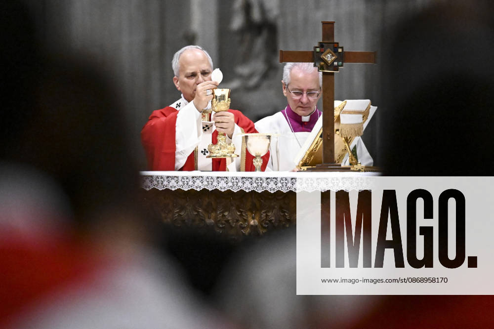 Pope Leo leads a mass for the inauguration of the academic year at the Pontificial University in Saint Peter s Square, Vatican City, 8 October 2026. ANSA RICCARDO ANTIMIANI. Vatican City Vatican City - ZUMAa110 20261008_zaf_a110_022