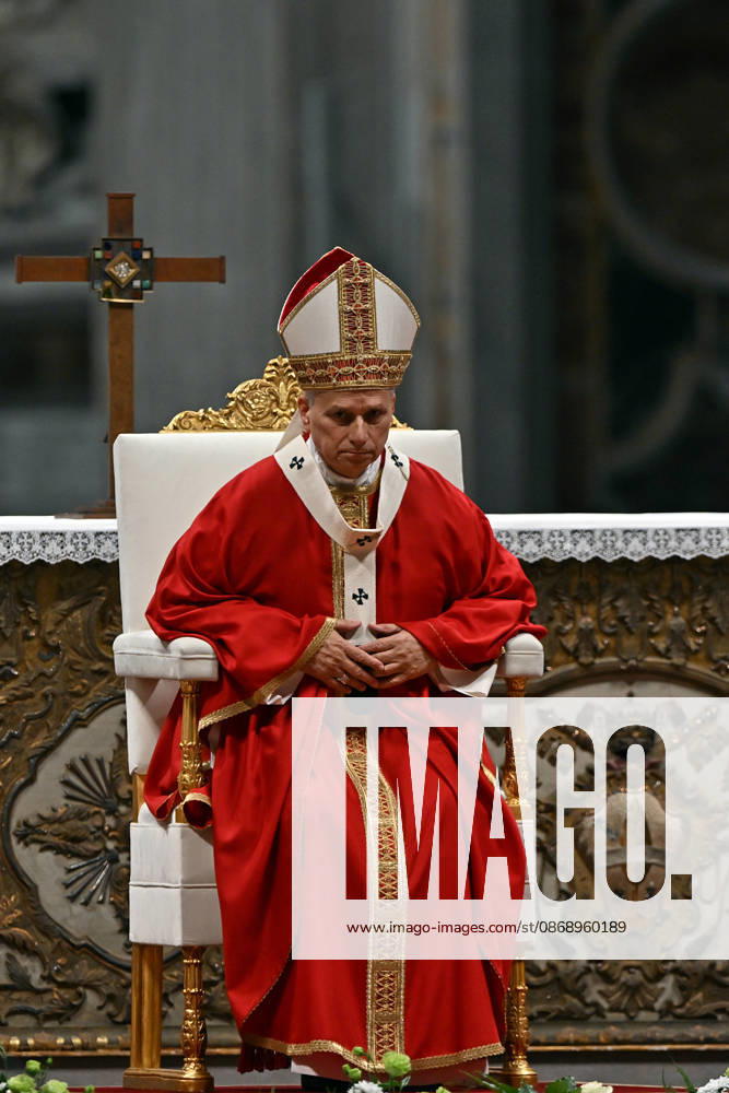 IPA89439187 - Italy, Rome, Vatican, October 8, 2026: Pope Leo XIV celebrates Holy Mass for the academic year at the Pontifical Universities in St. Peter s Basilica in the Vatican. Photograph by ALESSIA GIULIANI Catholic Press Photo