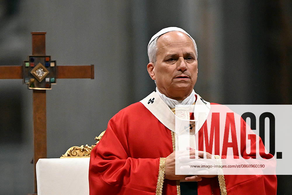 IPA89439188 - Italy, Rome, Vatican, October 8, 2026: Pope Leo XIV celebrates Holy Mass for the academic year at the Pontifical Universities in St. Peter s Basilica in the Vatican. Photograph by ALESSIA GIULIANI Catholic Press Photo