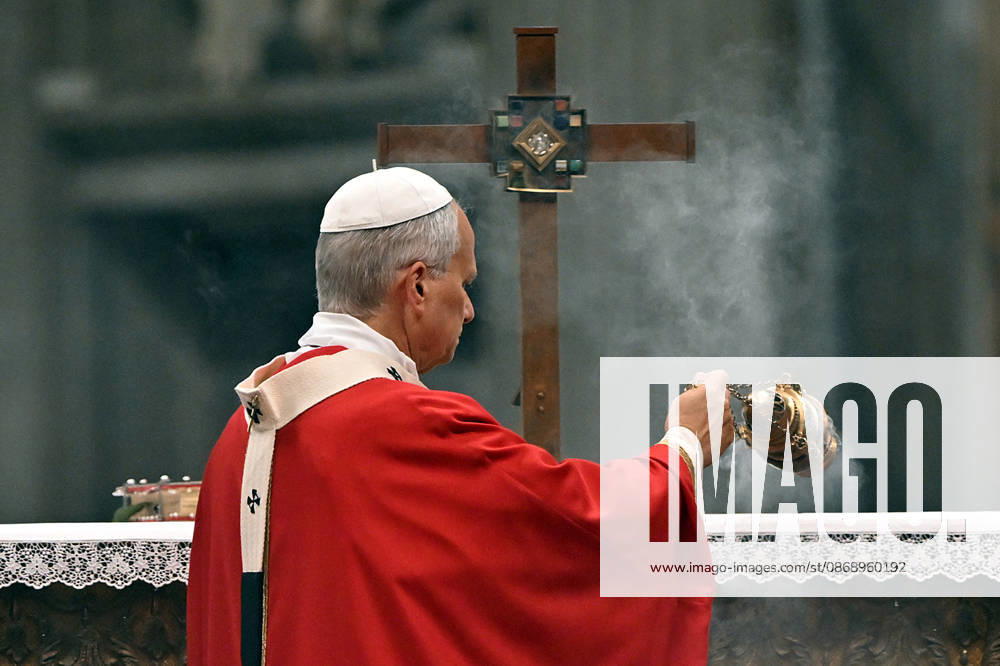 IPA89439189 - Italy, Rome, Vatican, October 8, 2026: Pope Leo XIV celebrates Holy Mass for the start of the academic year at the Pontifical Universities in St. Peter s Basilica in the Vatican. Photo by ALESSIA GIULIANI Catholic Press Photo