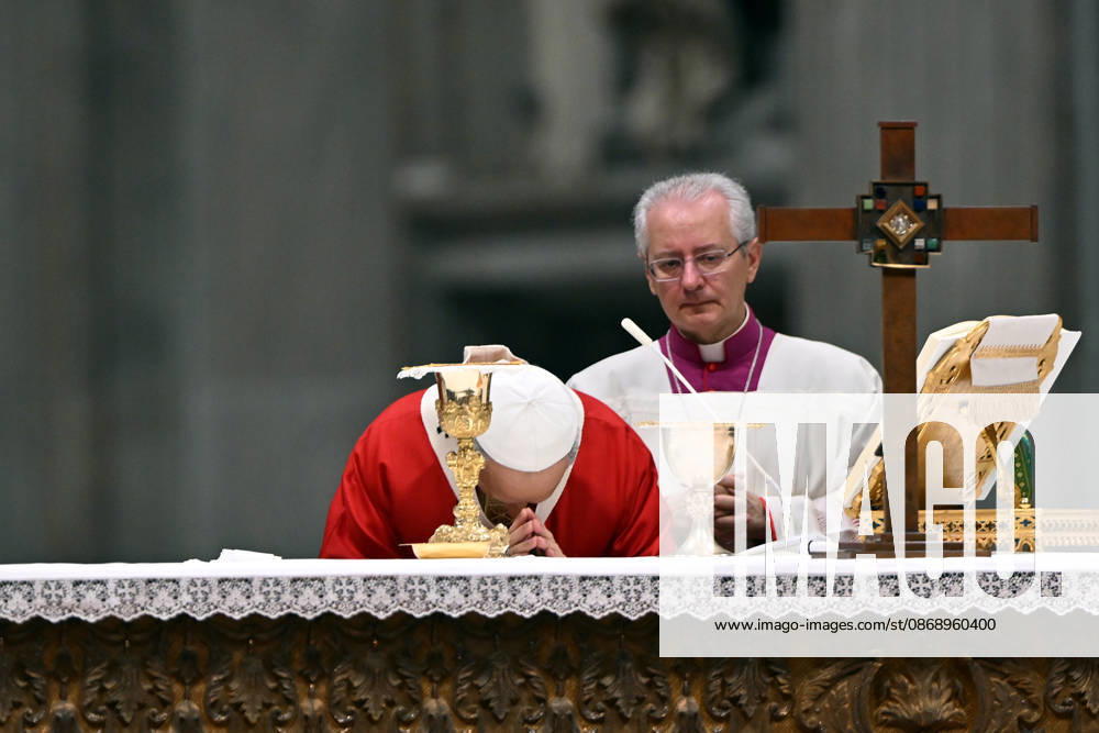 IPA89439170 - Italy, Rome, Vatican, October 8, 2026: Pope Leo XIV celebrates Holy Mass for the start of the academic year at the Pontifical Universities in St. Peter s Basilica in the Vatican. Photograph by ALESSIA GIULIANI Catholic Press Photo