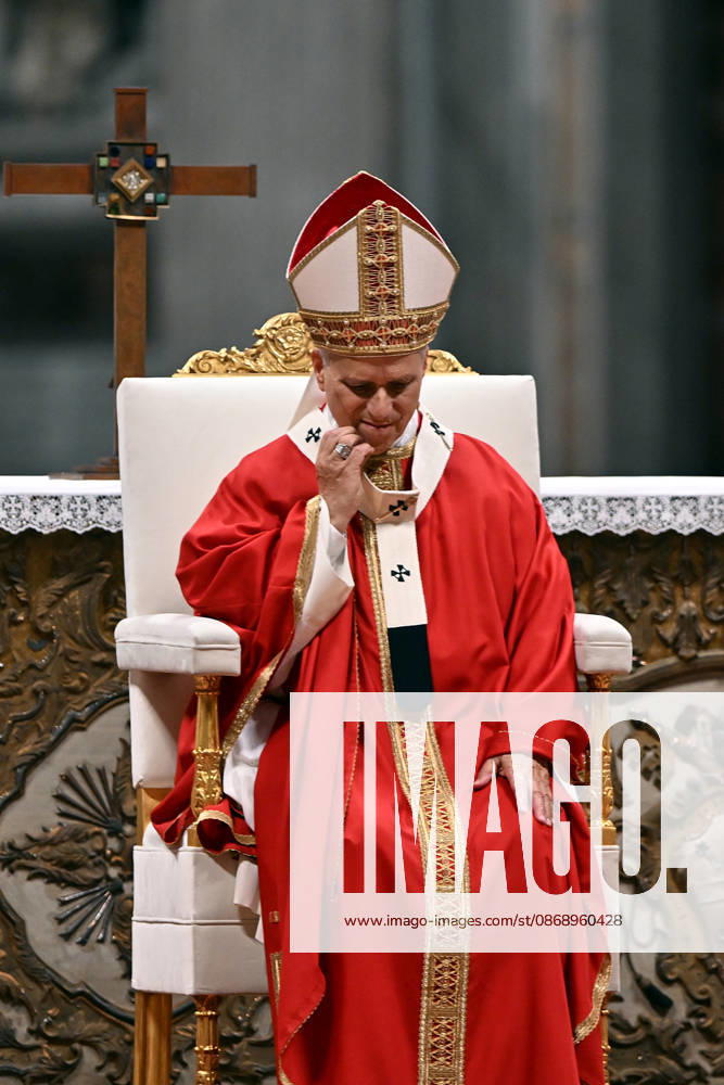 IPA89439184 - Italy, Rome, Vatican, October 8, 2026: Pope Leo XIV celebrates Holy Mass for the start of the academic year at the Pontifical Universities in St. Peter s Basilica in the Vatican. Photograph by ALESSIA GIULIANI Catholic Press Photo