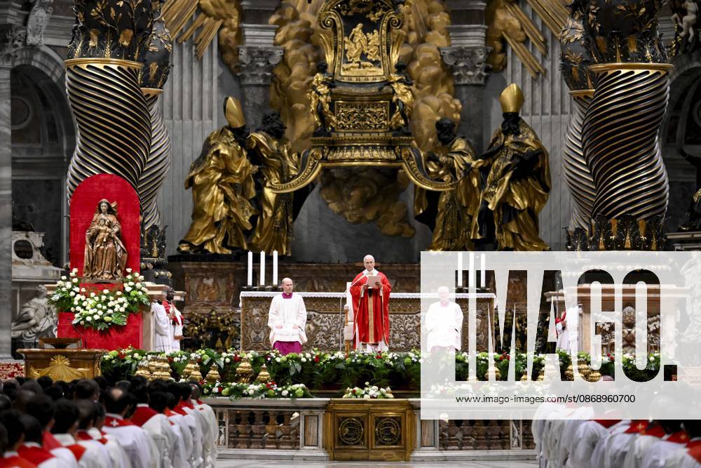 ITALY - POPE - VATICAN-2026 10 8 Italy, Rome, Vatican, 2026 10 8 Pope Leo XIV officiates the holy mass for the inauguration of the academic year of the pontifical universities at the St. Peter s Basilica in the Vatican. - NO BOOKS