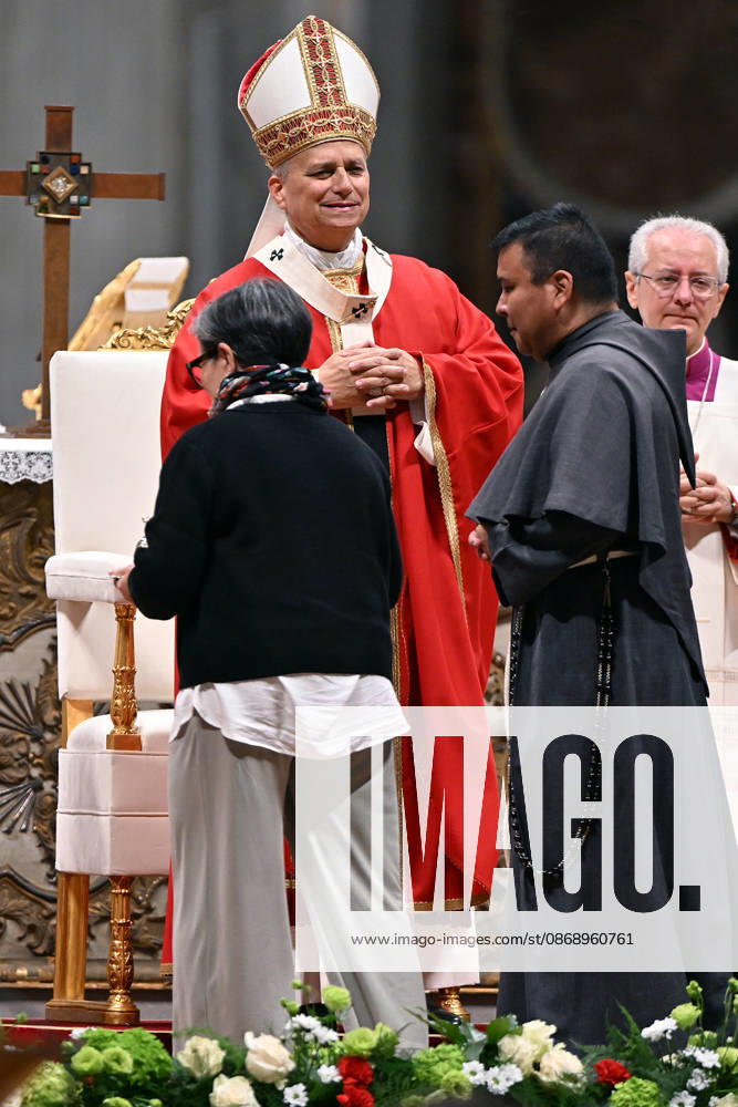 ROME - VATICAN - POPE - 2026 10 8 Italy, Rome, Vatican, 2026 10 8 Pope Leo XIV celebrates Holy Mass for the academic year at the Pontifical Universities in St Peter s Basilica in the Vatican . - NO BOOKS
