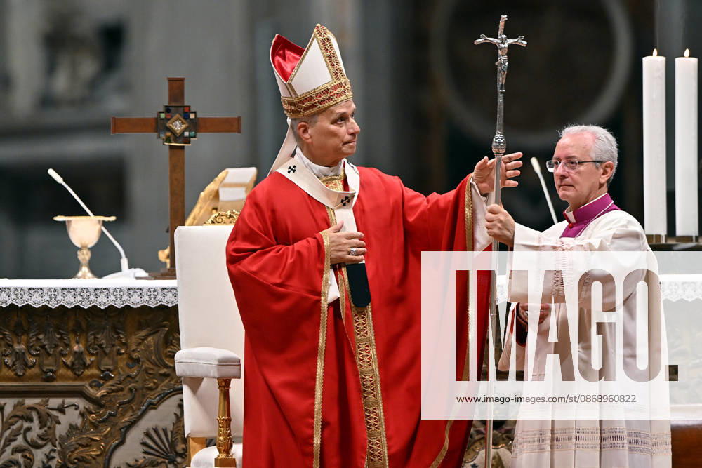 ROME - VATICAN - POPE - 2026 10 8 Italy, Rome, Vatican, 2026 10 8 Pope Leo XIV celebrates Holy Mass for the academic year at the Pontifical Universities in St Peter s Basilica in the Vatican . - NO BOOKS