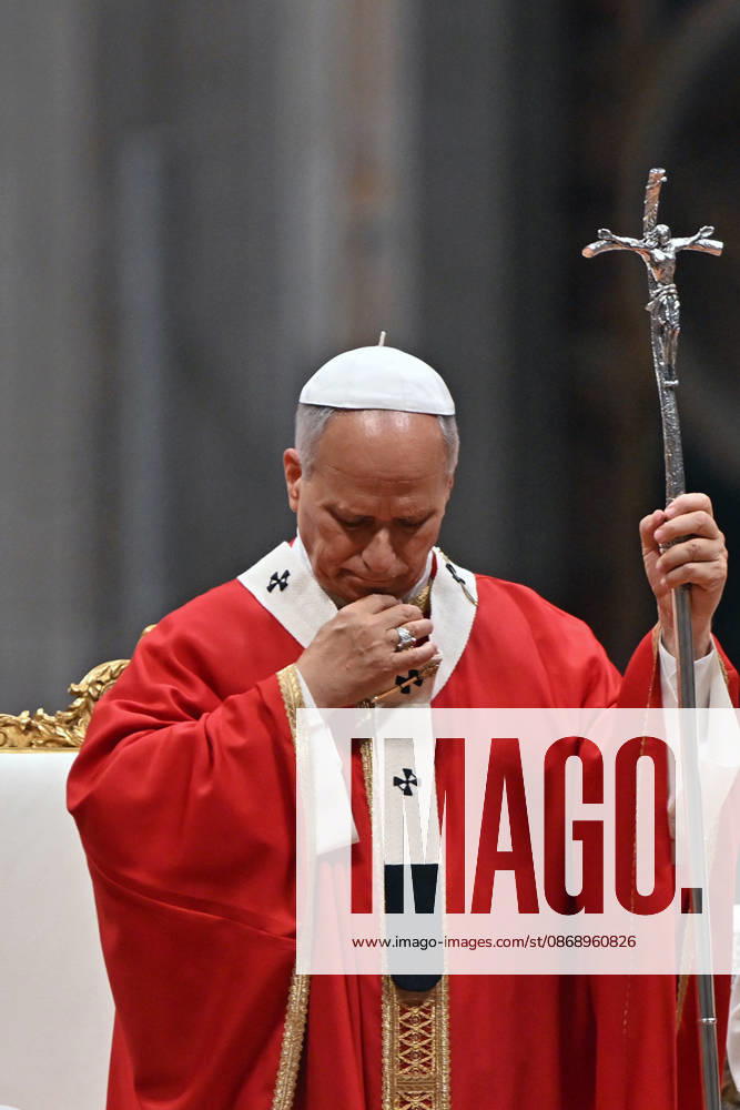 ROME - VATICAN - POPE - 2026 10 8 Italy, Rome, Vatican, 2026 10 8 Pope Leo XIV celebrates Holy Mass for the academic year at the Pontifical Universities in St Peter s Basilica in the Vatican . - NO BOOKS
