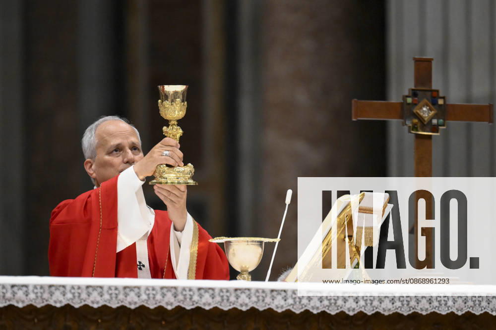IPA89439393 - Italy, Rome, Vatican, October 8, 2026: Pope Leo XIV presides over Holy Mass for the inauguration of the academic year at the pontifical universities in St. Peter s Basilica in the Vatican. Photo by VATICAN MEDIA Catholic Press Photo