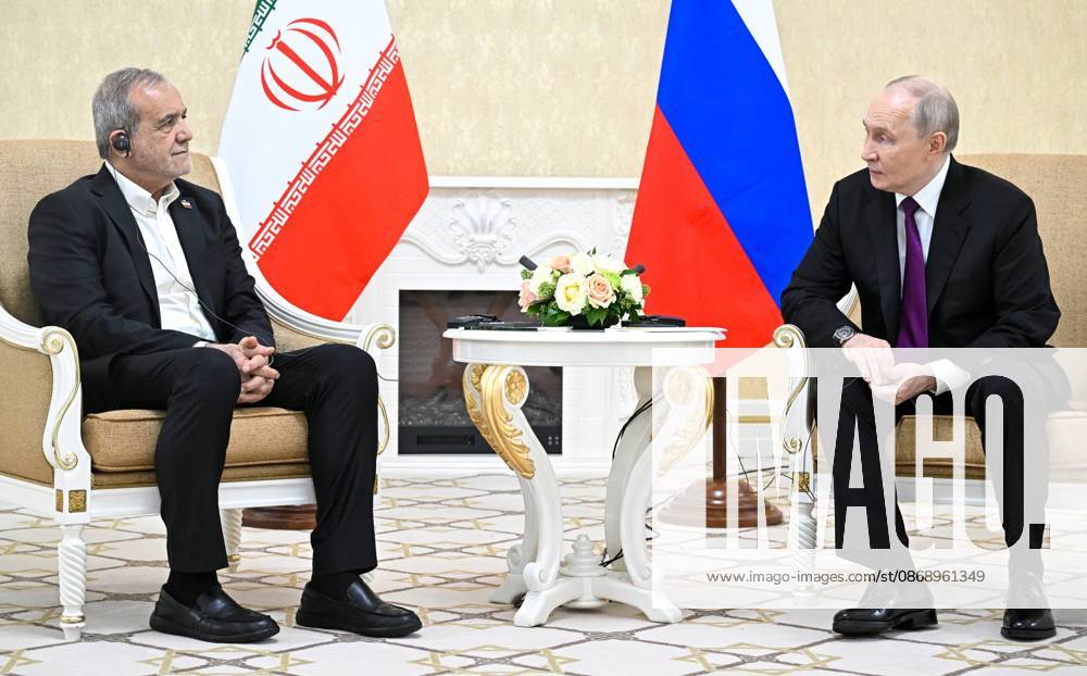 Turkmenistan Russia 9260798 08.10.2026 Iranian President Masoud Pezeshkian and Russian President Vladimir Putin attend a meeting in Turkmenbashi, Turkmenistan. Sergey Bobylev Sputnik Turkmenbashi Turkmenistan