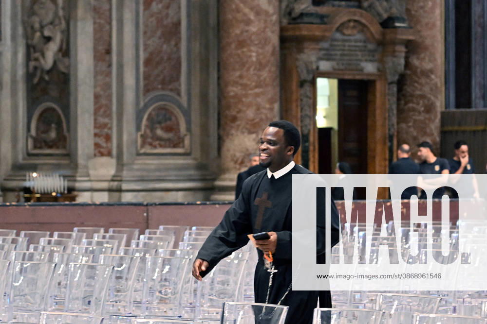 ROME - VATICAN - POPE - 2026 10 8 Italy, Rome, Vatican, 2026 10 8 Pope Leo XIV celebrates Holy Mass for the academic year at the Pontifical Universities in St Peter s Basilica in the Vatican . - NO BOOKS
