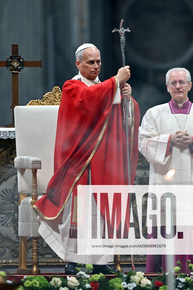ROME - VATICAN - POPE - 2026 10 8 Italy, Rome, Vatican, 2026 10 8 Pope Leo XIV celebrates Holy Mass for the academic year at the Pontifical Universities in St Peter s Basilica in the Vatican . - NO BOOKS