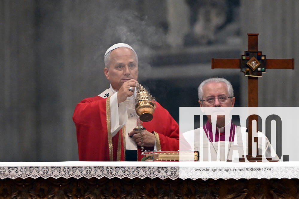 ROME - VATICAN - POPE - 2026 10 8 Italy, Rome, Vatican, 2026 10 8 Pope Leo XIV celebrates Holy Mass for the academic year at the Pontifical Universities in St Peter s Basilica in the Vatican . - NO BOOKS