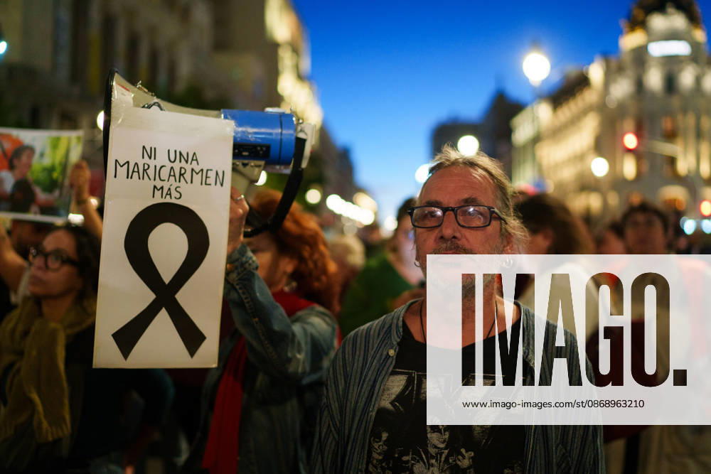 Farewell, Maricarmen Protest from Puerta del Sol to Maricarmen’s Home: Dozens of people hold up signs during the Farewell, Maricarmen protest, from Puerta del Sol to Maricarmen’s home, on October 8, 2026, in Madrid, Spain. Many people have left candles, flowers, and signs of encouragement next to the doorway from which Maricarmen was evicted two weeks ago, hours after the death of the 87-year-old woman was announced. To profit from homes is to traffic in lives. Let housing cost no more lives. Thank you, Maricarmen, reads one of the messages of gratitude. OCTOBER 8, 2026 PROTEST MARCH MARICARMEN TRIBUTE EVICTION EVICTED WOMAN SIGNS Madrid Madrid, Spain