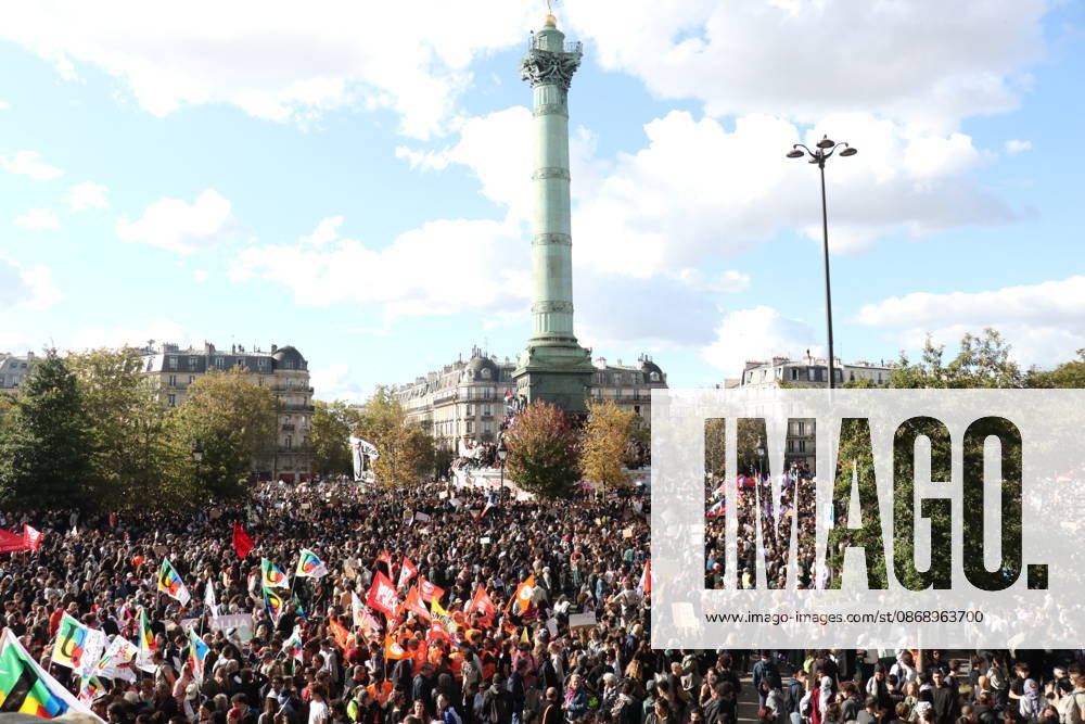 Student mobilization at Place de la Bastille in Paris PARIS, FRANCE – OCTOBER 8, 2026: Students who took part in blockades at several university institutions in Paris, including Paris-Pantheon-Assas University, along with many other students, converge on Place de la Bastille in Paris to voice their demands as part of a day of high school and university student mobilization. Umit Donmez Anadolu Ile-de-France France. Editorial use only. Please get in touch for any other usage.