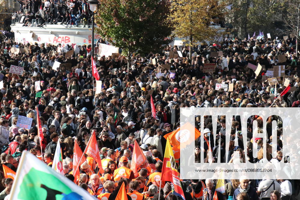Student mobilization at Place de la Bastille in Paris PARIS, FRANCE – OCTOBER 8, 2026: Students who took part in blockades at several university institutions in Paris, including Paris-Pantheon-Assas University, along with many other students, converge on Place de la Bastille in Paris to voice their demands as part of a day of high school and university student mobilization. Umit Donmez Anadolu Ile-de-France France. Editorial use only. Please get in touch for any other usage.