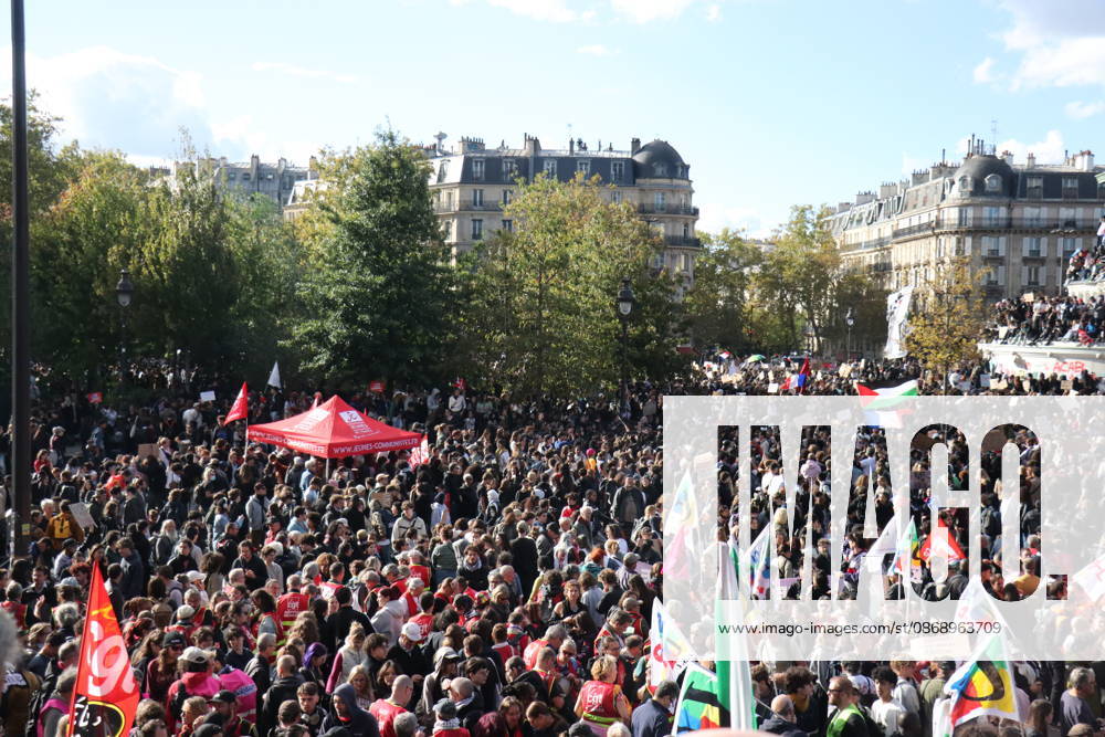 Student mobilization at Place de la Bastille in Paris PARIS, FRANCE – OCTOBER 8, 2026: Students who took part in blockades at several university institutions in Paris, including Paris-Pantheon-Assas University, along with many other students, converge on Place de la Bastille in Paris to voice their demands as part of a day of high school and university student mobilization. Umit Donmez Anadolu Ile-de-France France. Editorial use only. Please get in touch for any other usage.