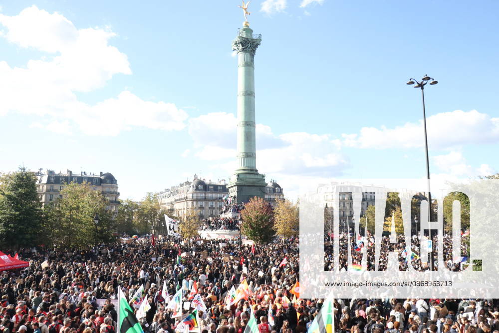 Student mobilization at Place de la Bastille in Paris PARIS, FRANCE – OCTOBER 8, 2026: Students who took part in blockades at several university institutions in Paris, including Paris-Pantheon-Assas University, along with many other students, converge on Place de la Bastille in Paris to voice their demands as part of a day of high school and university student mobilization. Umit Donmez Anadolu Ile-de-France France. Editorial use only. Please get in touch for any other usage.
