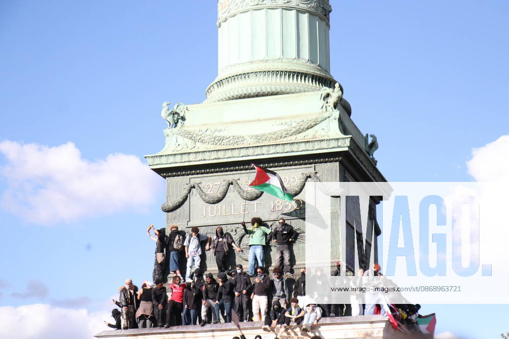 Student mobilization at Place de la Bastille in Paris PARIS, FRANCE – OCTOBER 8, 2026: Students who took part in blockades at several university institutions in Paris, including Paris-Pantheon-Assas University, along with many other students, converge on Place de la Bastille in Paris to voice their demands as part of a day of high school and university student mobilization. Umit Donmez Anadolu Ile-de-France France. Editorial use only. Please get in touch for any other usage.