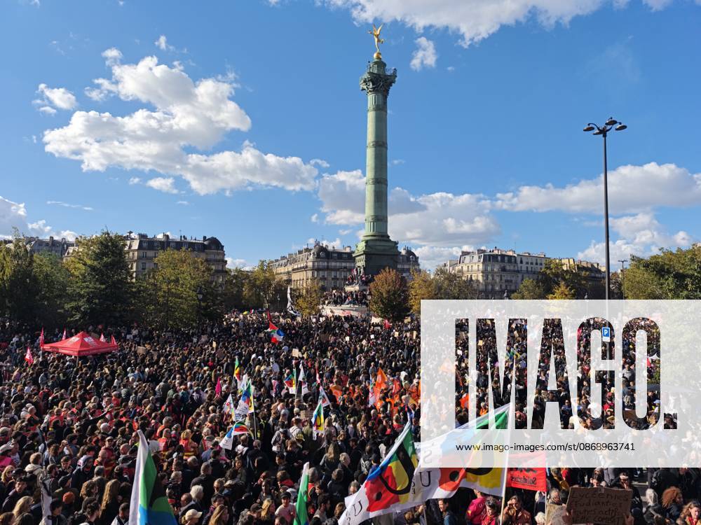 Student mobilization at Place de la Bastille in Paris PARIS, FRANCE – OCTOBER 8, 2026: Students who took part in blockades at several university institutions in Paris, including Paris-Pantheon-Assas University, along with many other students, converge on Place de la Bastille in Paris to voice their demands as part of a day of high school and university student mobilization. Umit Donmez Anadolu Ile-de-France France. Editorial use only. Please get in touch for any other usage.