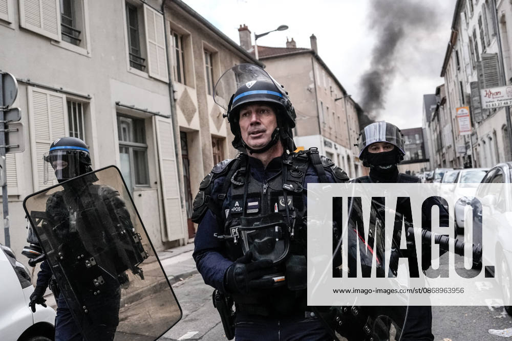 Police clash with students during education protest in Nancy NANCY, FRANCE - OCTOBER 8: Police officers are deployed as students stage a protest against education conditions in Nancy, France, on October 8, 2026. High school students across the country took part in a nationwide mobilization to demand greater educational resources and improved school conditions. Muhammed Said Tako Anadolu Nancy France. Editorial use only. Please get in touch for any other usage.