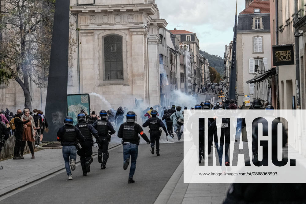 Police clash with students during education protest in Nancy NANCY, FRANCE - OCTOBER 8: Police officers throw tear gas as students stage a protest against education conditions in Nancy, France, on October 8, 2026. High school students across the country took part in a nationwide mobilization to demand greater educational resources and improved school conditions. Muhammed Said Tako Anadolu Nancy France. Editorial use only. Please get in touch for any other usage.