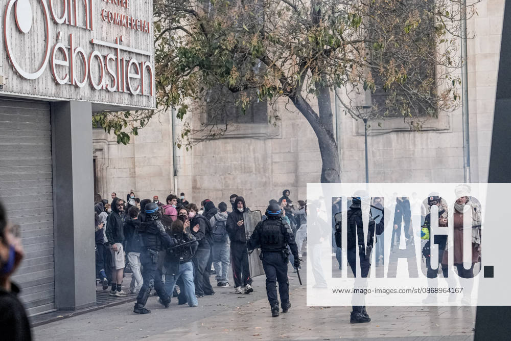 Police clash with students during education protest in Nancy NANCY, FRANCE - OCTOBER 8: Police officers clash with students during a protest against education conditions in Nancy, France, on October 8, 2026. High school students across the country took part in a nationwide mobilization to demand greater educational resources and improved school conditions. Muhammed Said Tako Anadolu Nancy France. Editorial use only. Please get in touch for any other usage.