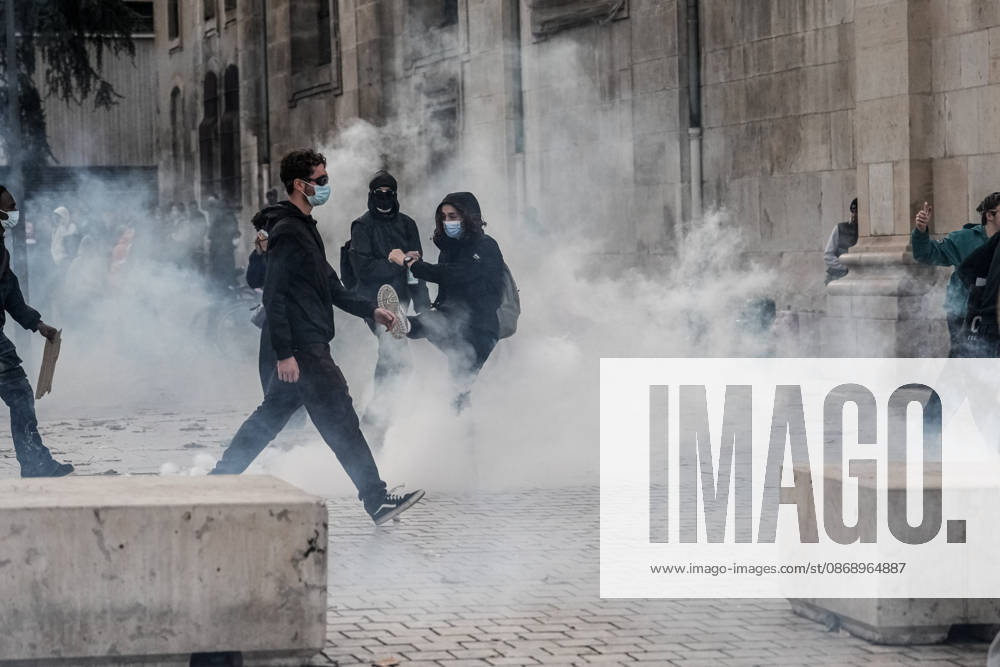 Protest against eduction conditions continues in Nancy NANCY, FRANCE - OCTOBER 8: Police intervene with tear gas during student protest against education conditions in Nancy, France, on October 8, 2026. Students took part in a nationwide high-school mobilization over school conditions and demands for greater education resources. Muhammed Said Tako Anadolu Nancy France. Editorial use only. Please get in touch for any other usage.