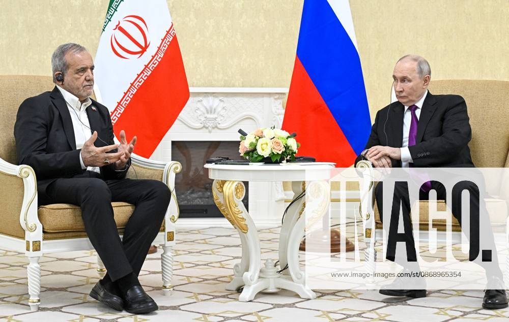 Turkmenistan Russia 9260819 08.10.2026 Iranian President Masoud Pezeshkian and Russian President Vladimir Putin shake hands before a meeting in Turkmenbashi, Turkmenistan. Sergey Bobylev Sputnik Turkmenbashi Turkmenistan