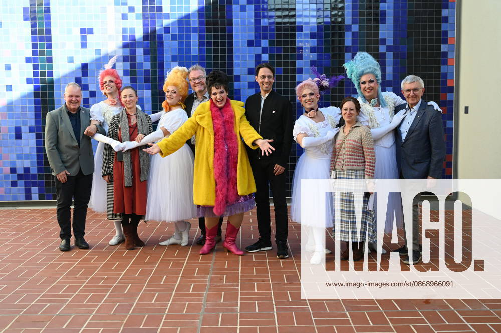 Cast and crew of this little divertissement: It is staged annually by the Cäcilia Wolkenburg Theater Group, part of the Cologne Men’s Chorus (KMGV). All performers on stage participate on a volunteer basis. The 2027 program is titled *Wat e Thiater* and pays tribute to the unforgettableTrude Herr, as well as a celebration of the re