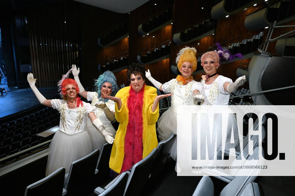 Cast of *Trude m* and the little divertissement. It is staged annually by the Cäcilia Wolkenburg Theater Group at the Cologne Men’s Chorus (KMGV). All performers on stage are volunteers. The 2027 program is titled Wat e Thiater and pays tribute to the unforgettable Trude Herr, as well as a celebration of the return to the
