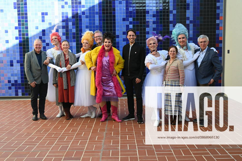 Cast and crew of the little divertissement. It is staged annually by the Cäcilia Wolkenburg Theater Group, part of the Cologne Men’s Chorus (KMGV). All performers on stage participate on a volunteer basis. The 2027 program is titled *Wat e Thiater* and pays homage to the unforgettableTrude Herr, as well as a celebration of the retu