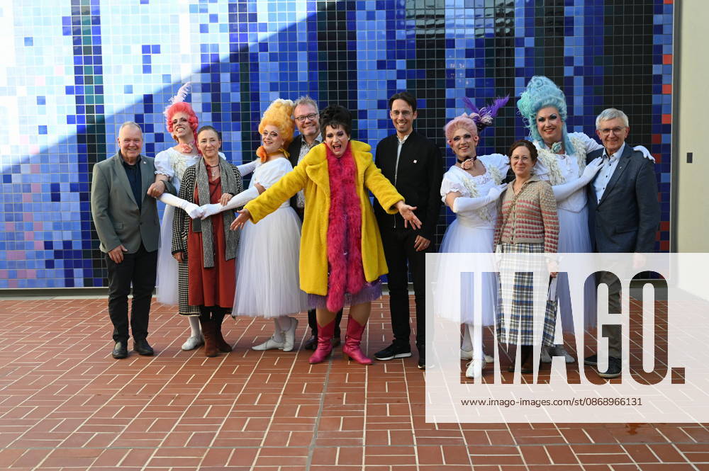 Cast and crew of the little divertissement. It is staged annually by the Cäcilia Wolkenburg Theater Group, part of the Cologne Men’s Chorus (KMGV). All performers on stage participate on a volunteer basis. The 2027 program is titled *Wat e Thiater* and pays homage to the unforgettableTrude Herr, as well as a celebration of the retu
