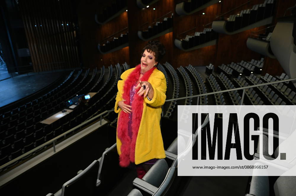 Actress playing Trude, Lead actor in the little divertissement. It is staged annually by the Cäcilia Wolkenburg Theater Group at the Cologne Men’s Chorus (KMGV). All performers on stage are volunteers. The 2027 program is titled Wat e Thiater and is a tribute to the unforgettable Trude Herr, as well as a celebrati