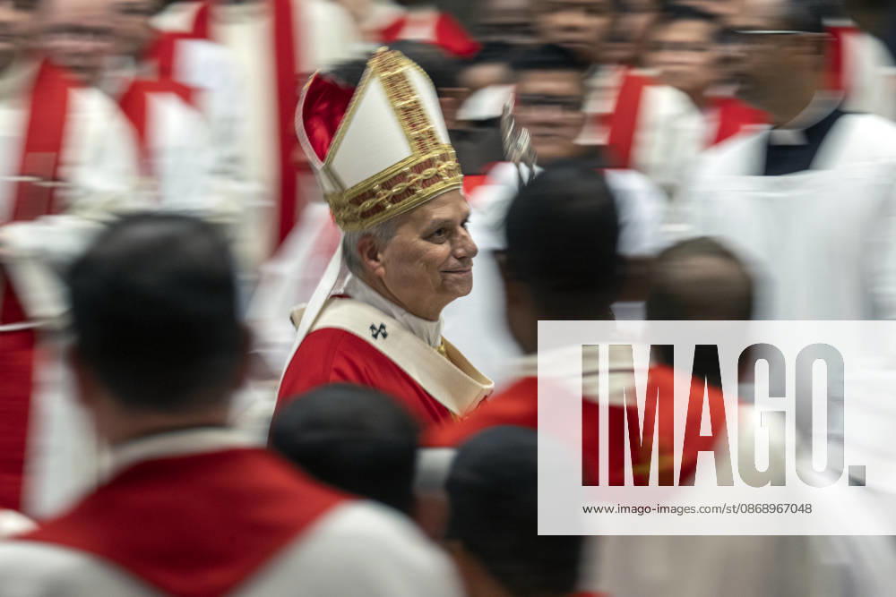 ITALY - POPE - VATICAN-2026 10 8 Italy, Rome, Vatican, 2026 10 8 Pope Leo XIV officiates the holy mass for the inauguration of the academic year of the pontifical universities at the St. Peter s Basilica in the Vatican. - NO BOOKS