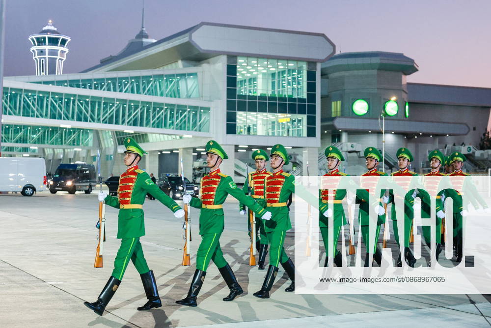 TURKMENISTAN, BALKAN PROVINCE - OCTOBER 8, 2026: Guards of honour attend a ceremony to welcome the arrival of Vladimir Putin, President of Russia, ahead of a meeting of the CIS (Commonwealth of Independent States) Council of Heads of State in Turkmenbasy. Vladimir Smirnov TASS 98966033