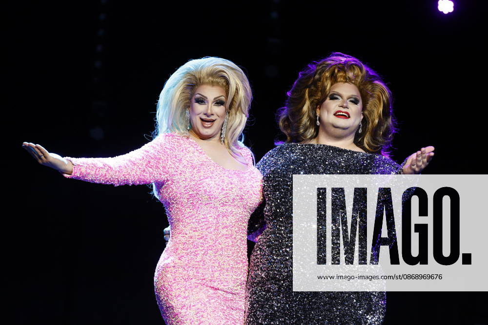 Herne, Revue Palast Ruhr: Press conference for the new show Iconics —a mix of travesty, drag, live singing, acrobatics, and dance. Roxy in a light-colored dress and Aria Viderci in a dark-colored dress.