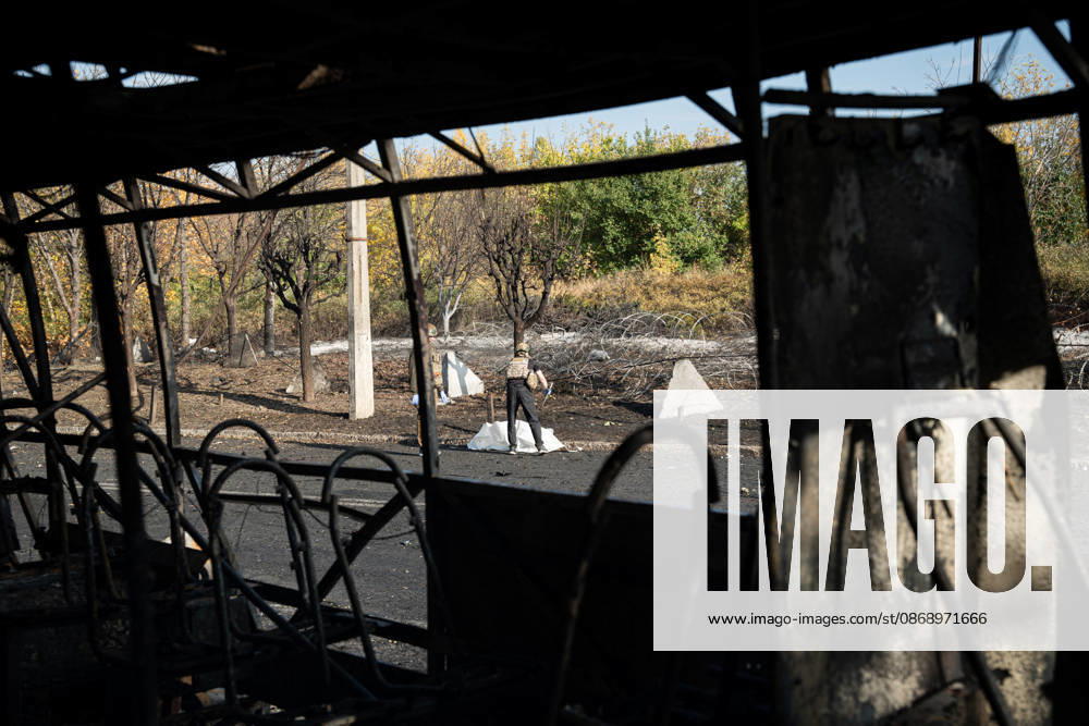 Russian Strike Hits Kramatorsk Buses A fully covered body lies beyond the burned interior of a destroyed passenger bus after a Russian strike in Kramatorsk, Donetsk region, Ukraine, on October 8, 2026. Ukrainian authorities said a Russian guided bomb struck two scheduled passenger buses in Kramatorsk at about 10:00. At least 30 people were killed and at least 18 wounded, while Ukraine s State Emergency Service later reported 33 deaths; public transport in Kramatorsk and nearby Sloviansk was suspended after the attack. Kramatorsk Donetsk Ukraine