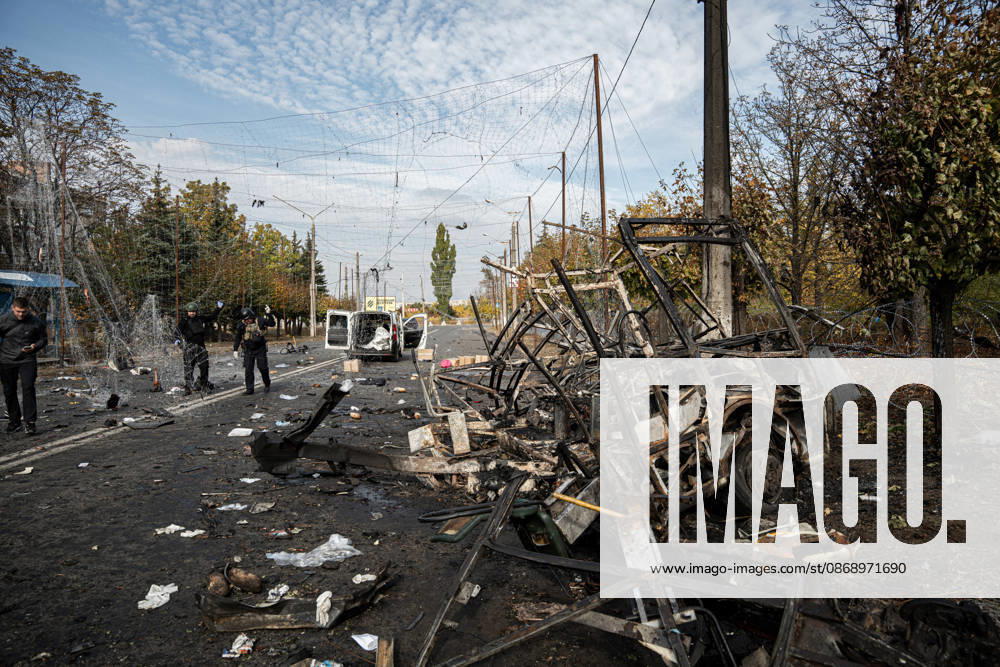 Russian Strike Hits Kramatorsk Buses Wreckage from a destroyed passenger bus and other debris cover a street after a Russian strike in Kramatorsk, Donetsk region, Ukraine, on October 8, 2026. Ukrainian authorities said a Russian guided bomb struck two scheduled passenger buses in Kramatorsk at about 10:00. At least 30 people were killed and at least 18 wounded, while Ukraine s State Emergency Service later reported 33 deaths; public transport in Kramatorsk and nearby Sloviansk was suspended after the attack. Kramatorsk Donetsk Ukraine