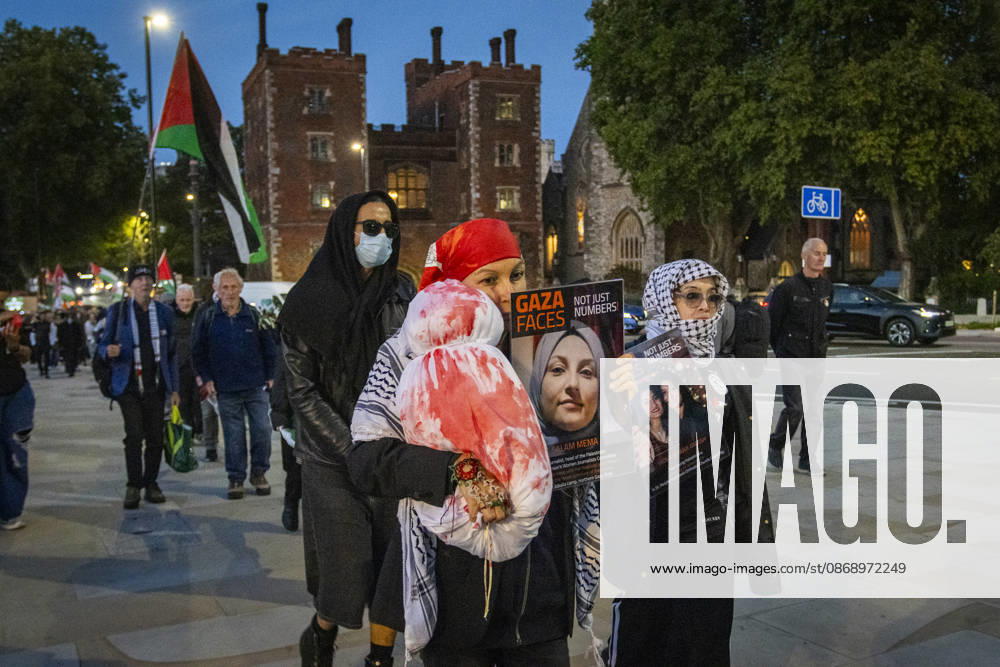 Pro-Palestine Silent Funeral Procession Central London, October 8, 2026 A pro-Palestine silent funeral procession took place in Central London, with demonstrators walking in silence to remember Palestinians killed in the conflict in Gaza. Participants carried Palestinian flags and placards, while some held a coffin and others carried effigies wrapped in burial shrouds, symbolising those killed in the conflict., Credit:Zak Irfan Avalon