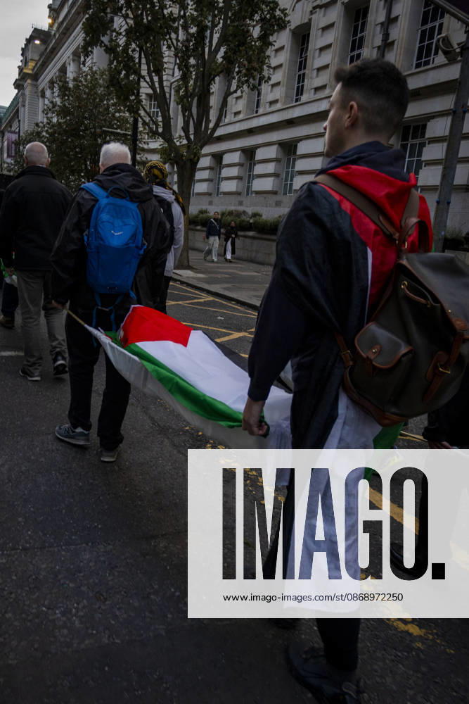 Pro-Palestine Silent Funeral Procession Central London, October 8, 2026 A pro-Palestine silent funeral procession took place in Central London, with demonstrators walking in silence to remember Palestinians killed in the conflict in Gaza. Participants carried Palestinian flags and placards, while some held a coffin and others carried effigies wrapped in burial shrouds, symbolising those killed in the conflict., Credit:Zak Irfan Avalon