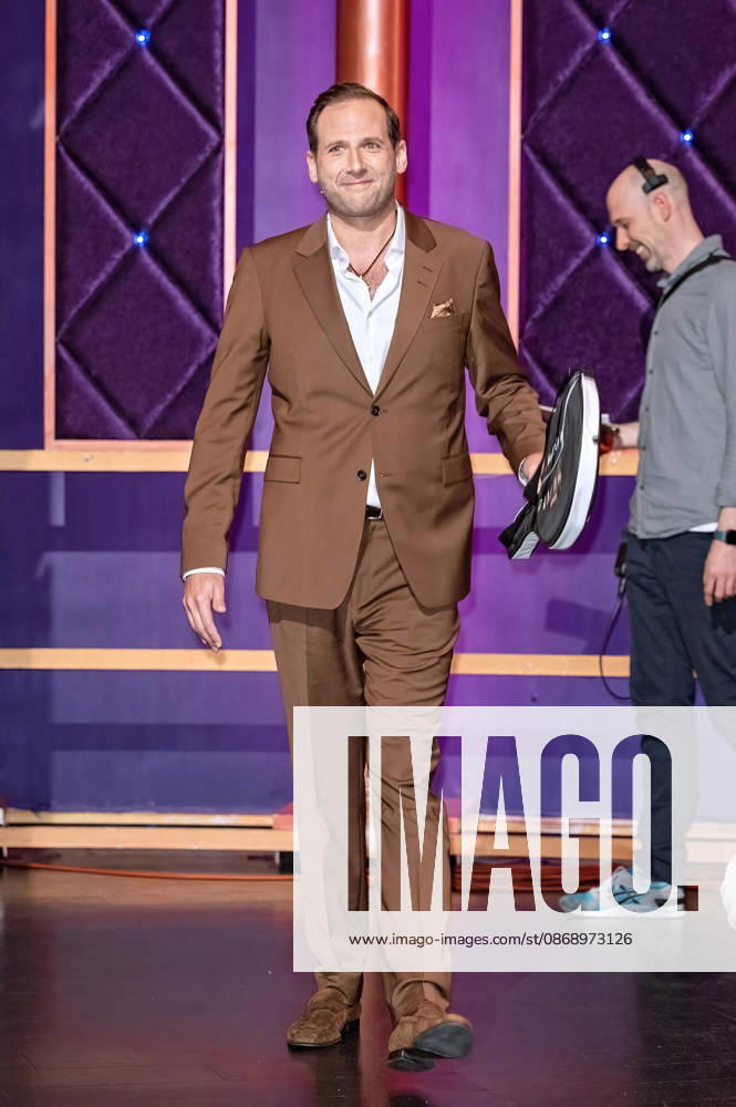 MDR Riverboat: Antique dealer Julian Schmitz Avila during the taping of the MDR talk show Riverboat on October 8, 2026, at Mediacity Leipzig 20261008SFL0035