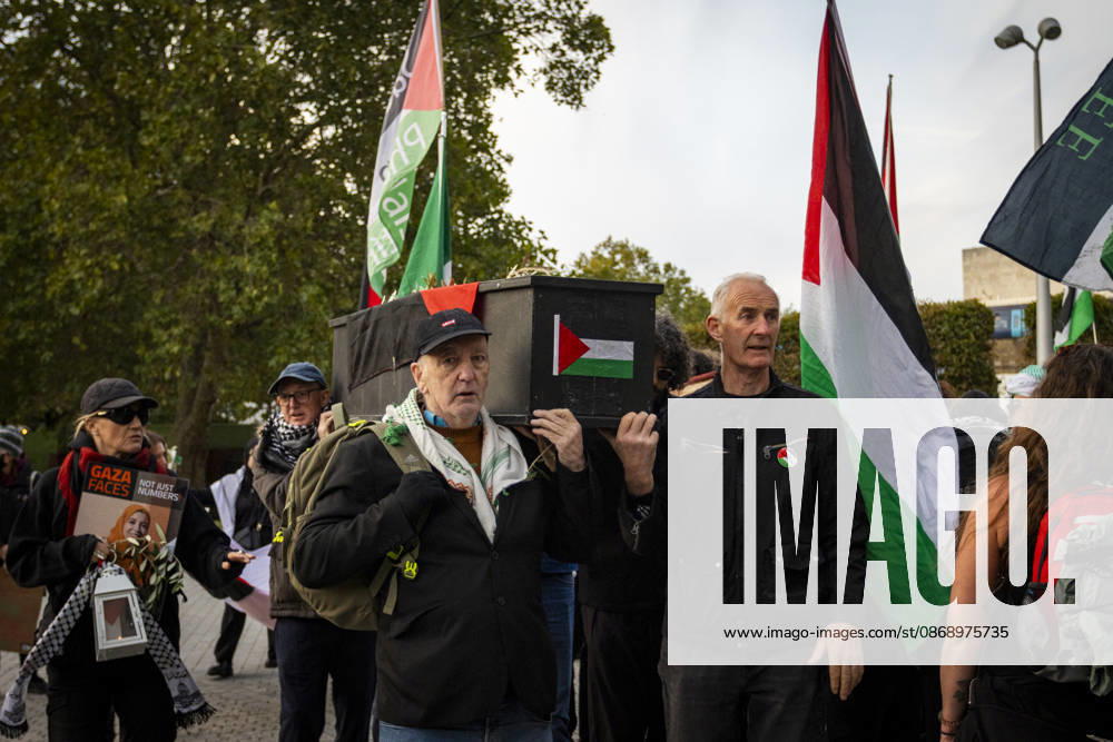 Pro-Palestine Silent Funeral Procession Central London, October 8, 2026 A pro-Palestine silent funeral procession took place in Central London, with demonstrators walking in silence to remember Palestinians killed in the conflict in Gaza. Participants carried Palestinian flags and placards, while some held a coffin and others carried effigies wrapped in burial shrouds, symbolising those killed in the conflict., Credit:Zak Irfan Avalon