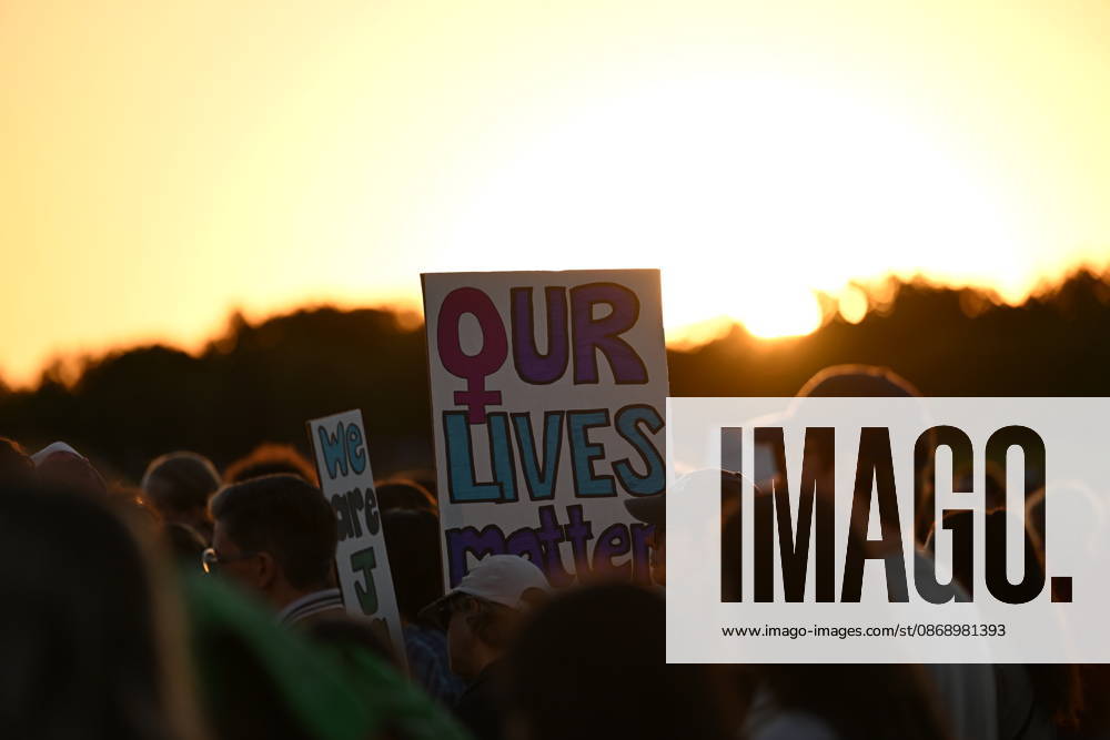 Demonstrators gather near the Washington Monument during a nationwide day of action against sexual violence in Washington. The demonstration is part of the I Am Jane Doe movement supporting a former Cornell University student who alleges she was sexually assaulted by members of a fraternity in 2024. Lexington U.S. - ZUMAk206 20261008_znp_k206_021