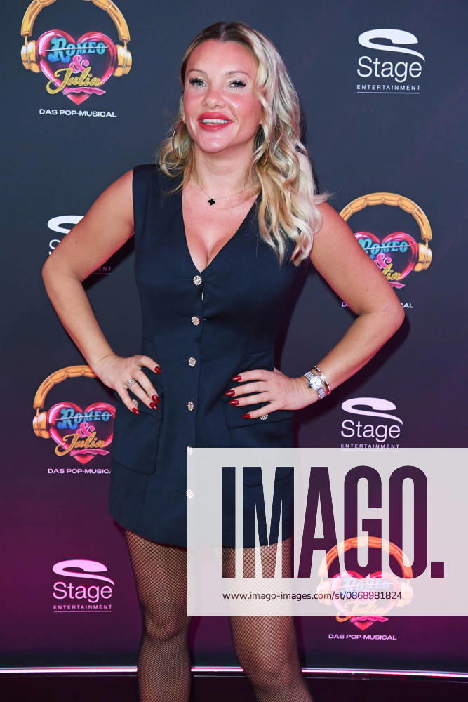 Evelyn Burdecki at the JULIA musical premiere at the Stage Palladium Theater in Stuttgart on October 8, 2026
